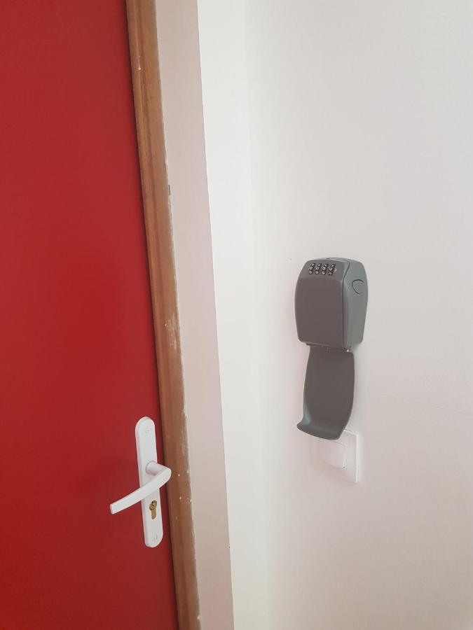 10 - Joli Studio Avec Deux Lits, Tout Equipe Pour 1, 2 Ou 3 Personnes Maximum, Vue Sur Parc Arbore, Parking Privatif Gratuit, Grand Fourgon Possible, Tout Le Linge De Maison Est Fourni Razac-sur-lʼIsle المظهر الخارجي الصورة