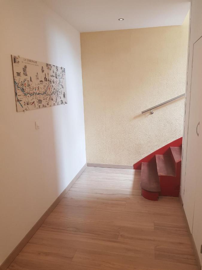 10 - Joli Studio Avec Deux Lits, Tout Equipe Pour 1, 2 Ou 3 Personnes Maximum, Vue Sur Parc Arbore, Parking Privatif Gratuit, Grand Fourgon Possible, Tout Le Linge De Maison Est Fourni Razac-sur-lʼIsle المظهر الخارجي الصورة