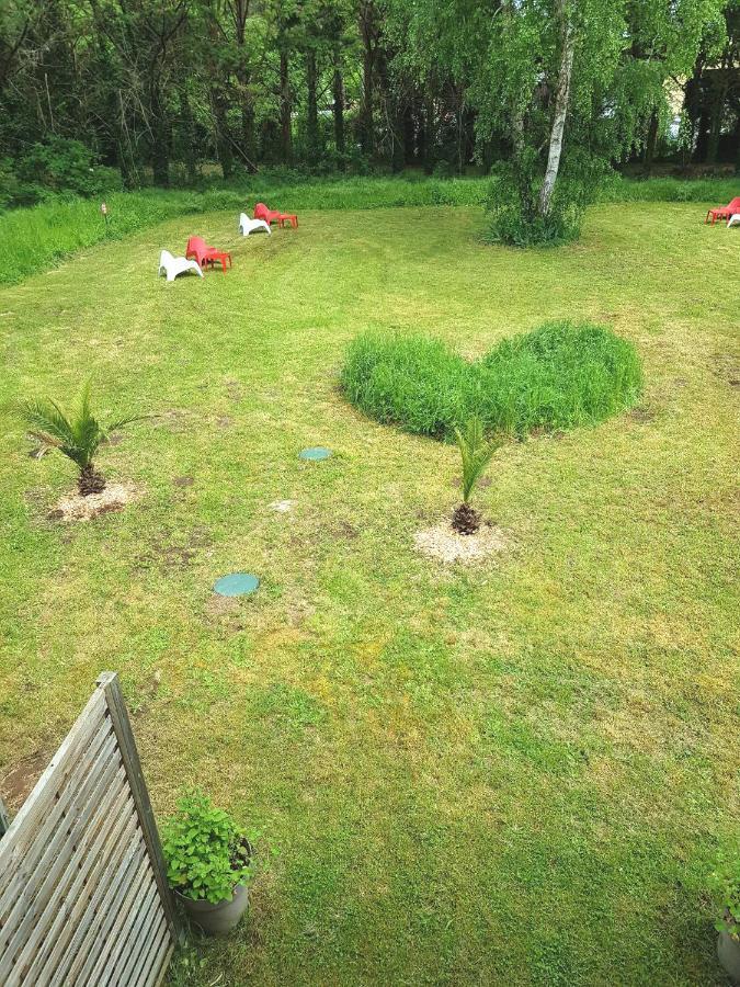 10 - Joli Studio Avec Deux Lits, Tout Equipe Pour 1, 2 Ou 3 Personnes Maximum, Vue Sur Parc Arbore, Parking Privatif Gratuit, Grand Fourgon Possible, Tout Le Linge De Maison Est Fourni Razac-sur-lʼIsle المظهر الخارجي الصورة