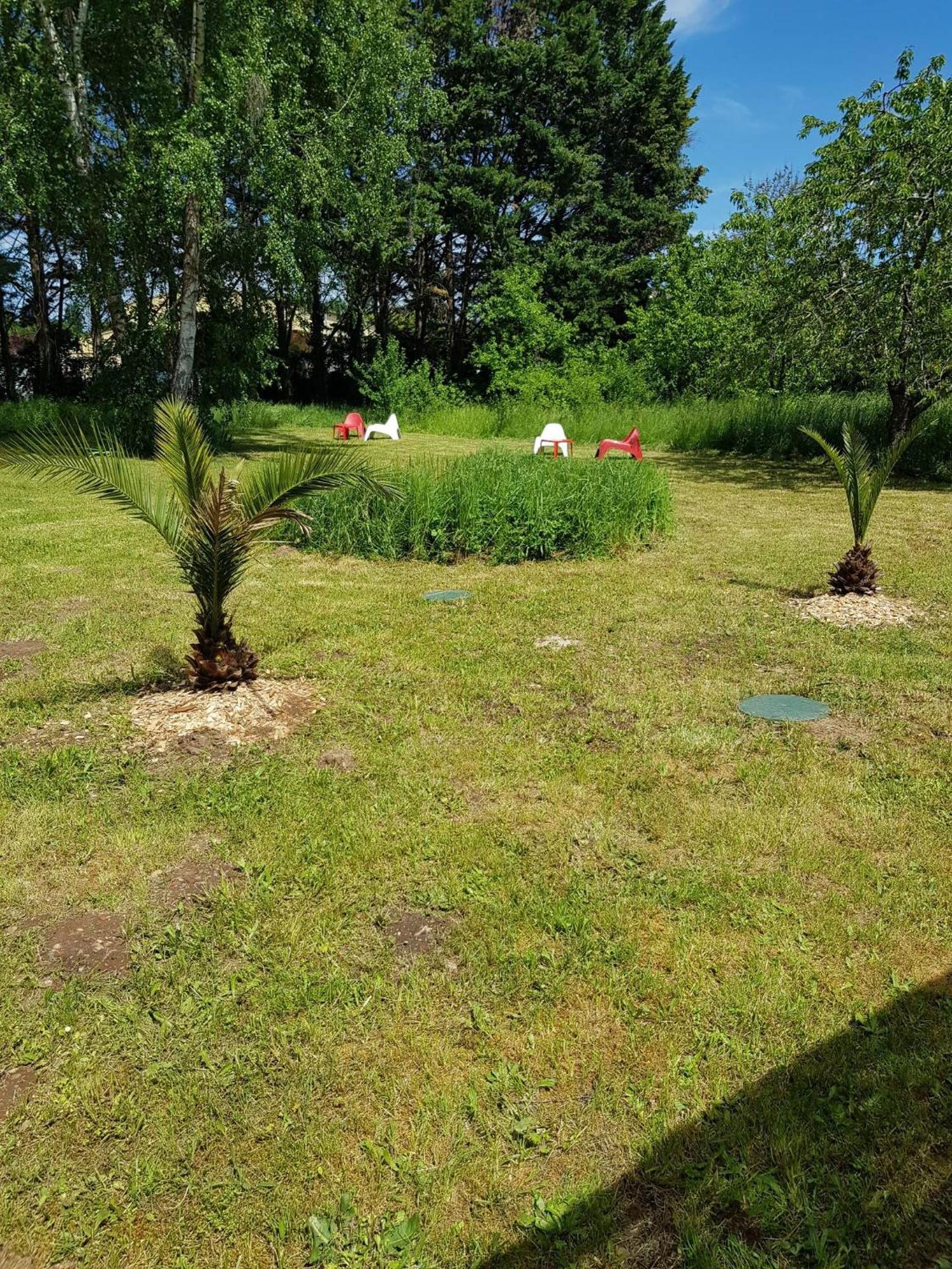 10 - Joli Studio Avec Deux Lits, Tout Equipe Pour 1, 2 Ou 3 Personnes Maximum, Vue Sur Parc Arbore, Parking Privatif Gratuit, Grand Fourgon Possible, Tout Le Linge De Maison Est Fourni Razac-sur-lʼIsle المظهر الخارجي الصورة