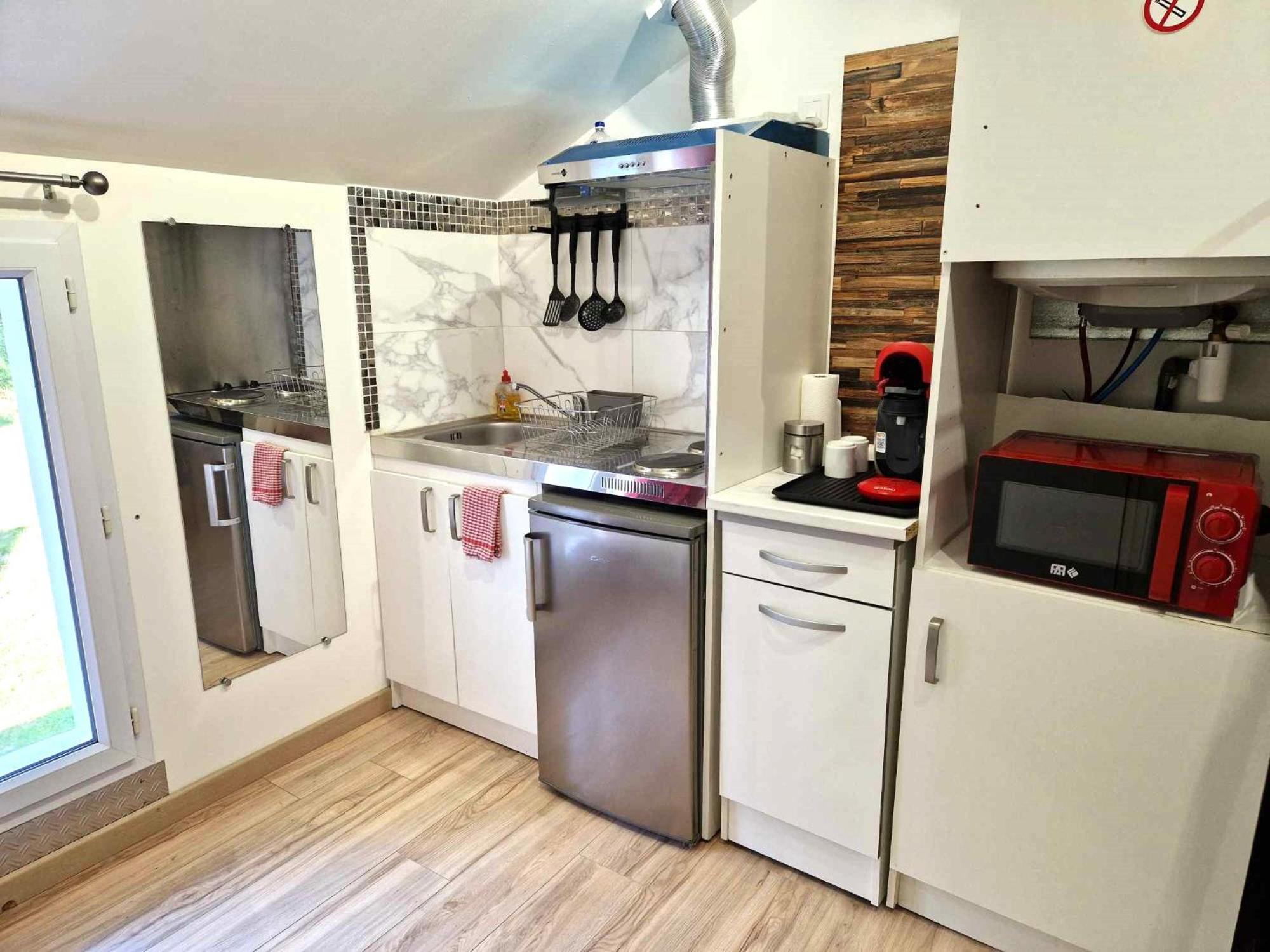 10 - Joli Studio Avec Deux Lits, Tout Equipe Pour 1, 2 Ou 3 Personnes Maximum, Vue Sur Parc Arbore, Parking Privatif Gratuit, Grand Fourgon Possible, Tout Le Linge De Maison Est Fourni Razac-sur-lʼIsle المظهر الخارجي الصورة