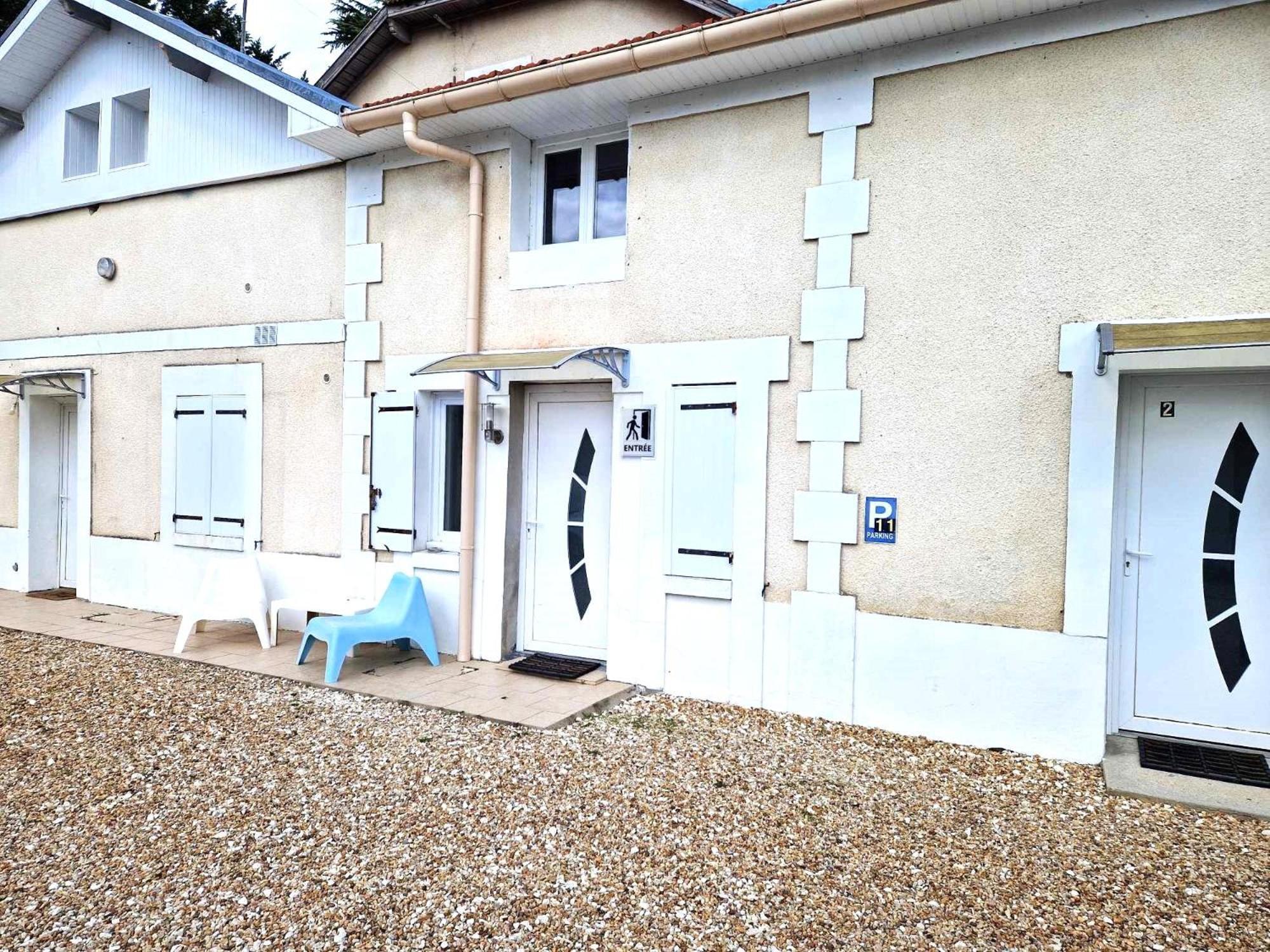 10 - Joli Studio Avec Deux Lits, Tout Equipe Pour 1, 2 Ou 3 Personnes Maximum, Vue Sur Parc Arbore, Parking Privatif Gratuit, Grand Fourgon Possible, Tout Le Linge De Maison Est Fourni Razac-sur-lʼIsle المظهر الخارجي الصورة